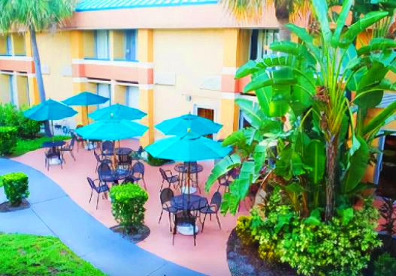 Bposhtels Orlando Florida Mall Exterior photo